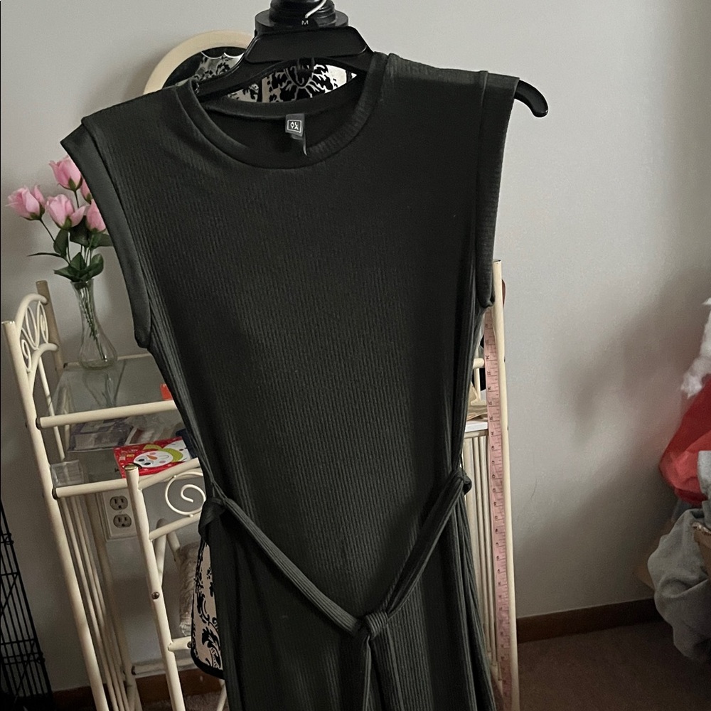 Alya Dark Green Midi Dress